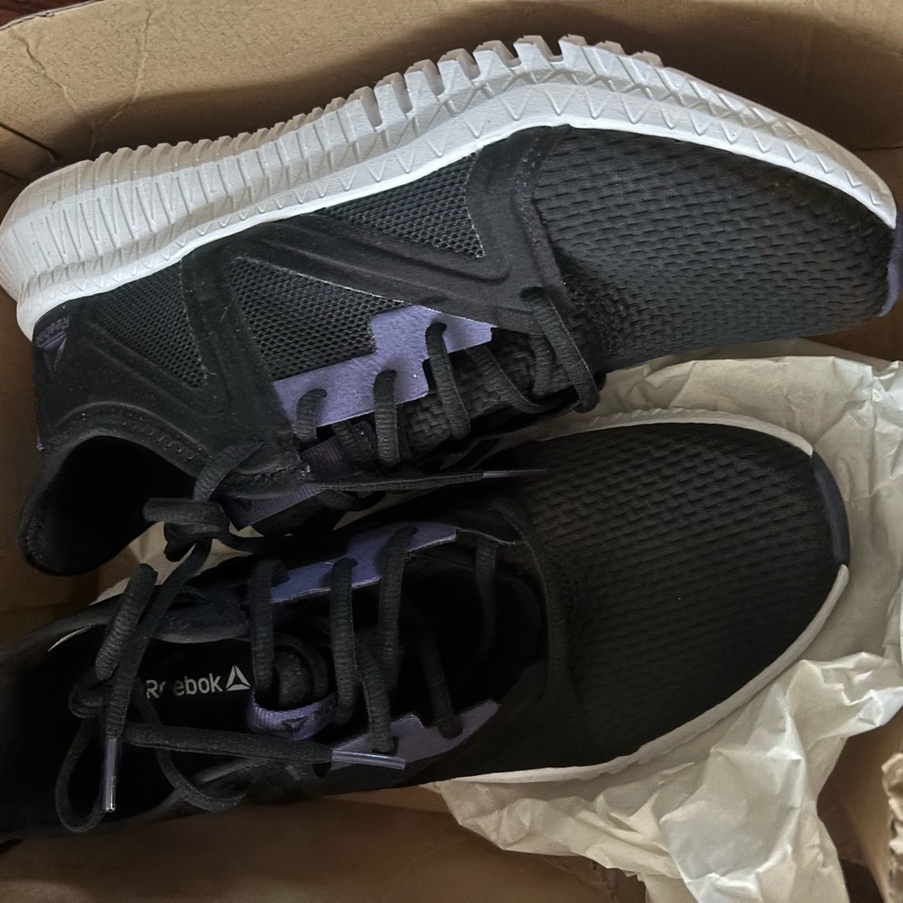 Women reebook training agir new in box size 10
